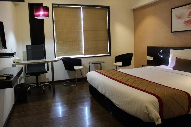 Hotel Siesta Hinjewadi Pune Exterior photo